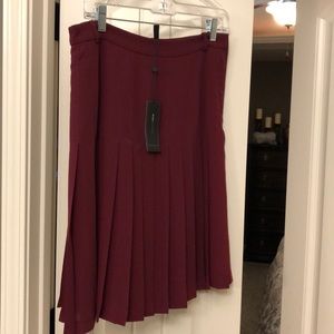 Bcbg maxazria burgandy skirt size 4 NWT